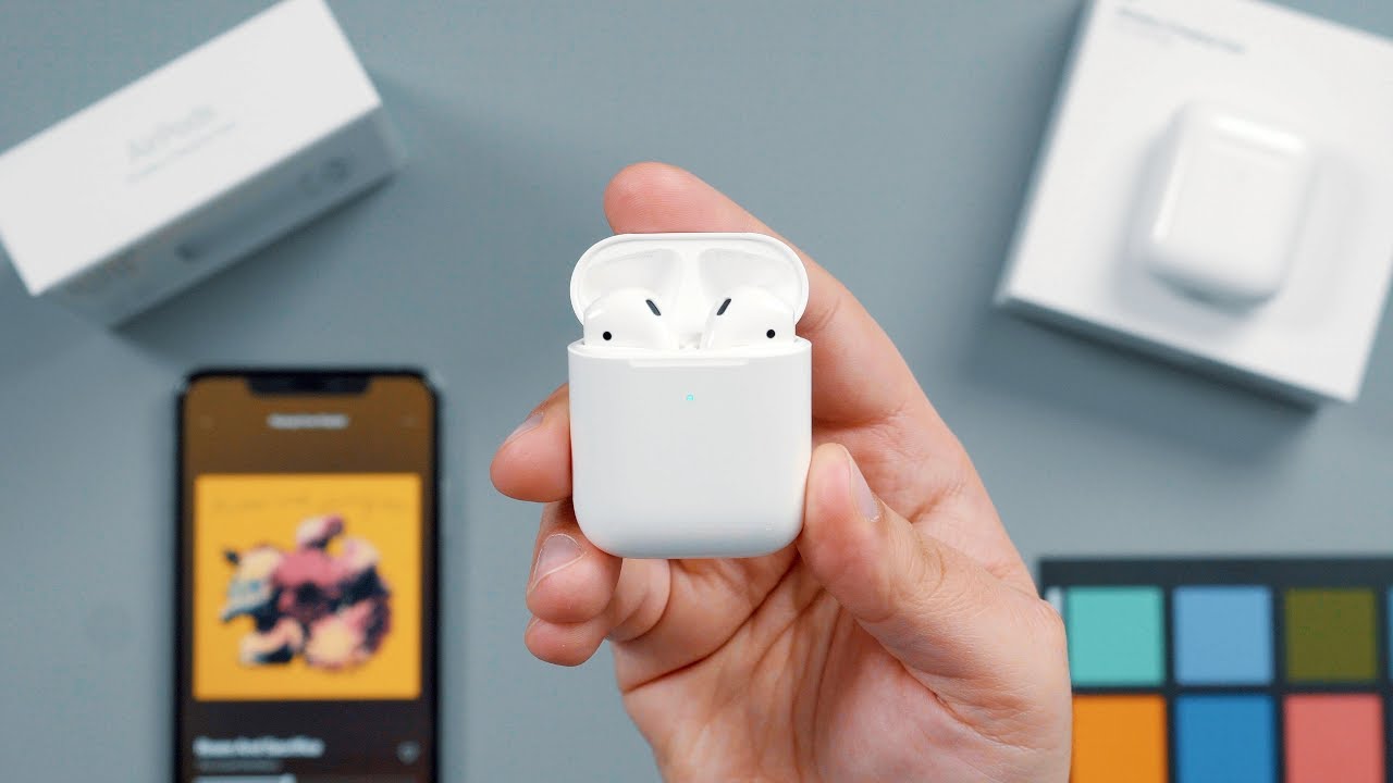 Купить Беспроводные наушники Apple AirPods 2 с беспроводным зарядным  футляром в Самаре - цены и характеристики в интернет-магазине Hi Store