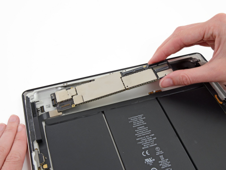 Ремонт материнской платы iPad 4