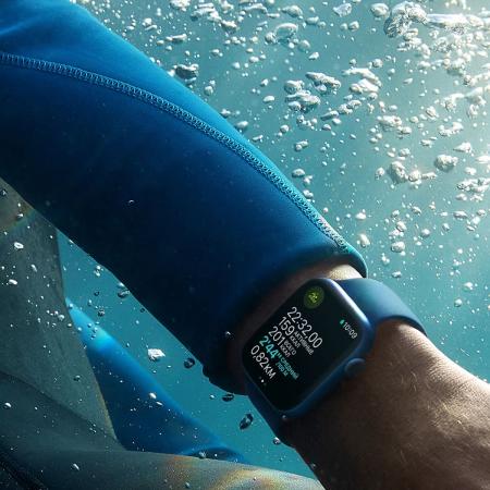 Apple Watch Series 7, 45 мм корпус из алюминия цвета «сияющая звезда»,  спортивный ремешок «сияющая звезда» Apple Watch Series 7, 45 мм корпус из алюминия цвета «сияющая звезда»,  спортивный ремешок «сияющая звезда»