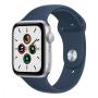 Apple Watch SE (2020), 44 мм корпус из алюминия серебристого цвета, спортивный ремешок цвета «синий омут» Apple Watch SE (2020), 44 мм корпус из алюминия серебристого цвета, спортивный ремешок цвета «синий омут»