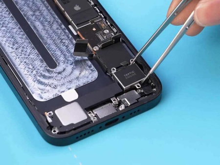 Замена нижнего динамика iPhone 16e