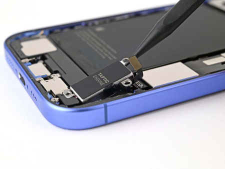 Замена разъема зарядки на iPhone 16